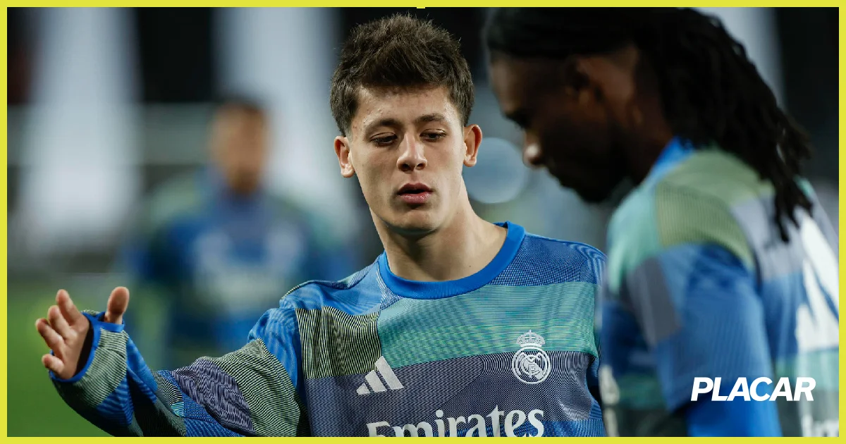 Homem sorrindo para newsletter