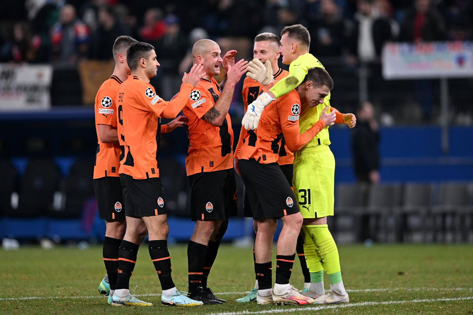 Diretor do Shakhtar detalha relação com atletas brasileiros