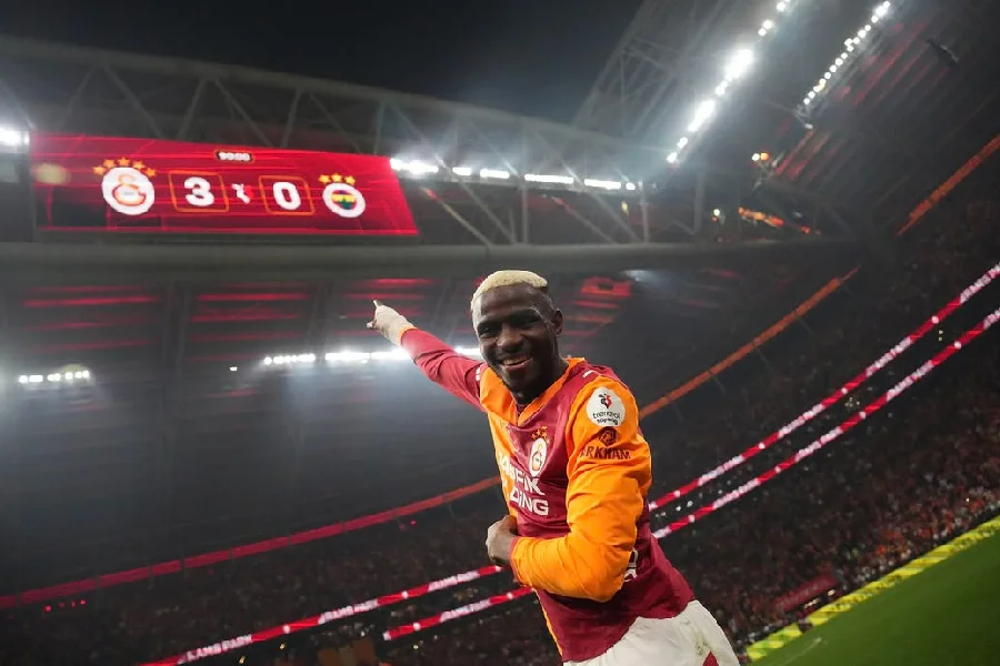 Ederson Out: torcida do City protesta contra o goleiro brasileiro