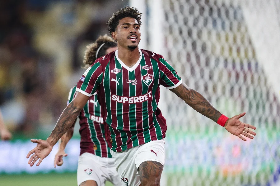 Fluminense vence Chapecoense com gol de John Kennedy no fim