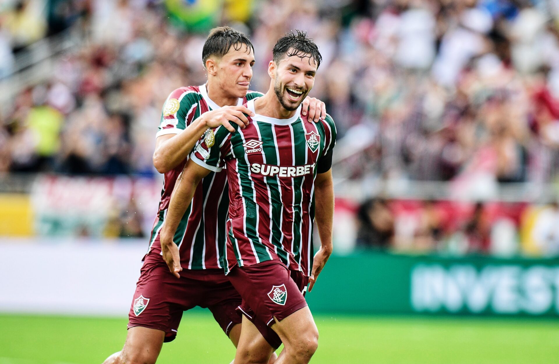 Fluminense vence Chapecoense com gol de John Kennedy no fim