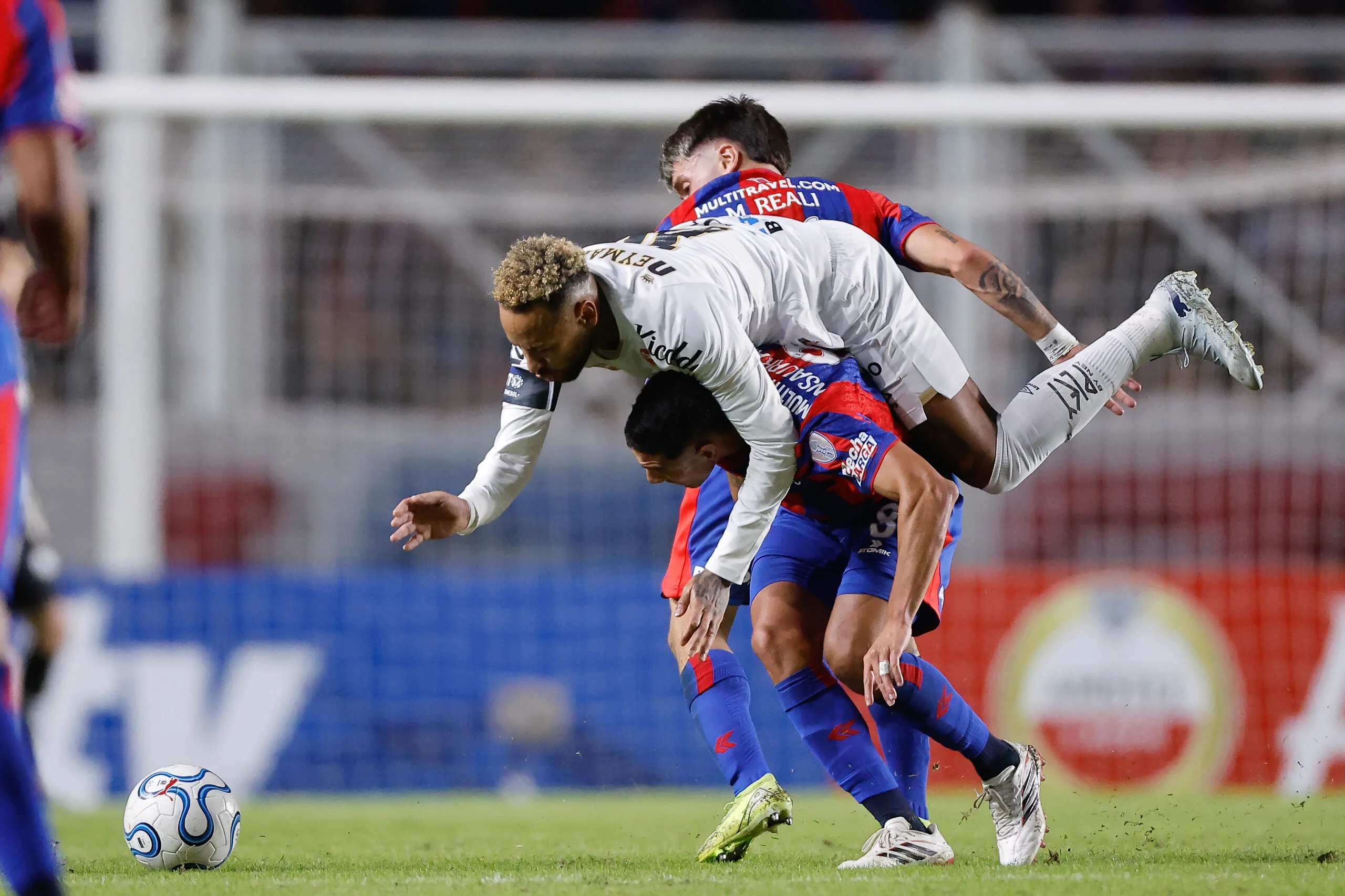 Santos só empata com San Lorenzo e segue na lanterna