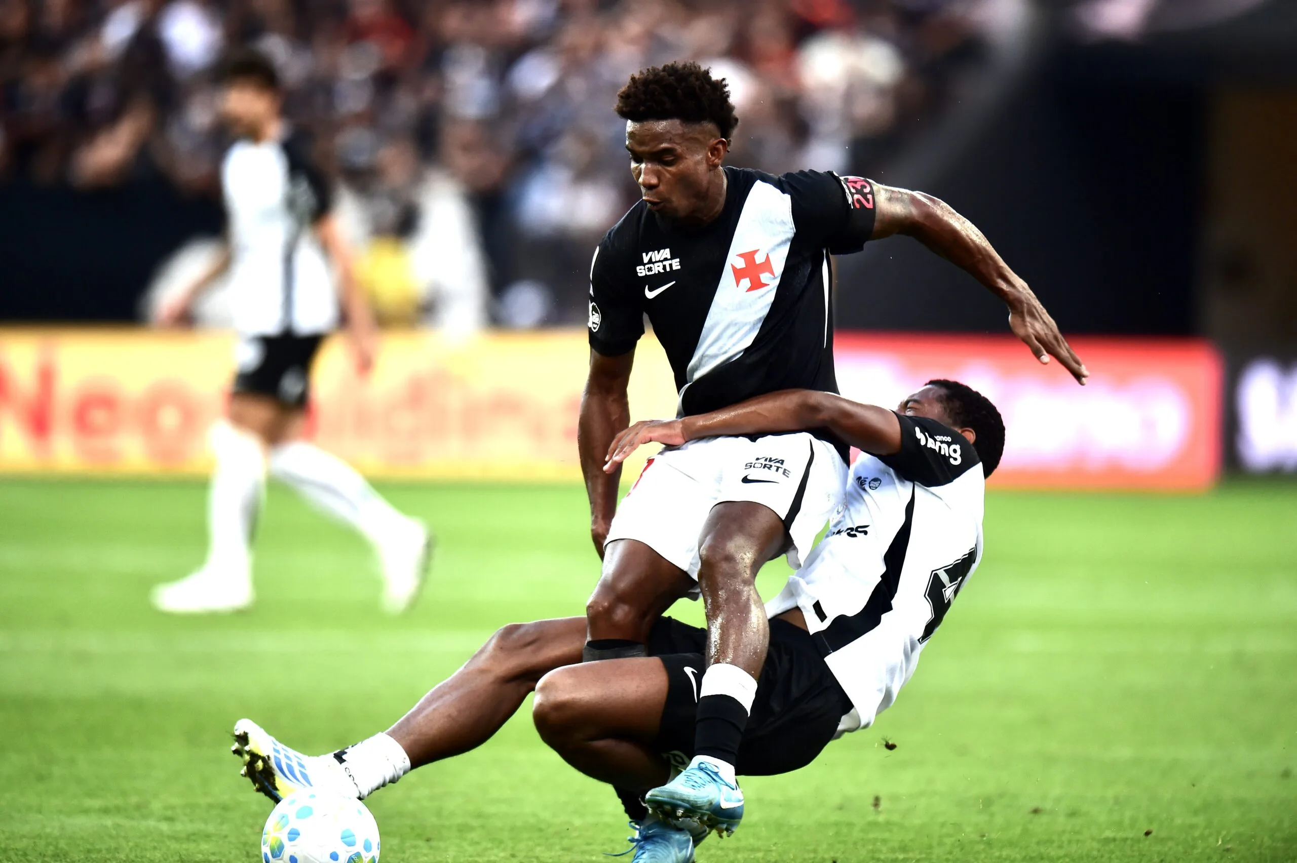 Thiago Mendes é denunciado no STJD após criticar arbitragem