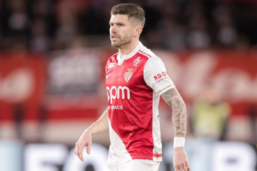 Barcelona monitora Caio Henrique para a lateral-esquerda