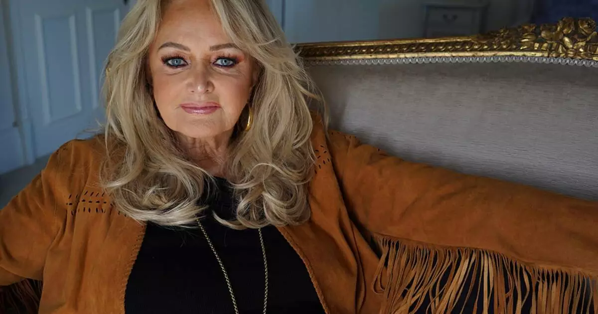 Bonnie Tyler é submetida a cirurgia de emergência e está em coma