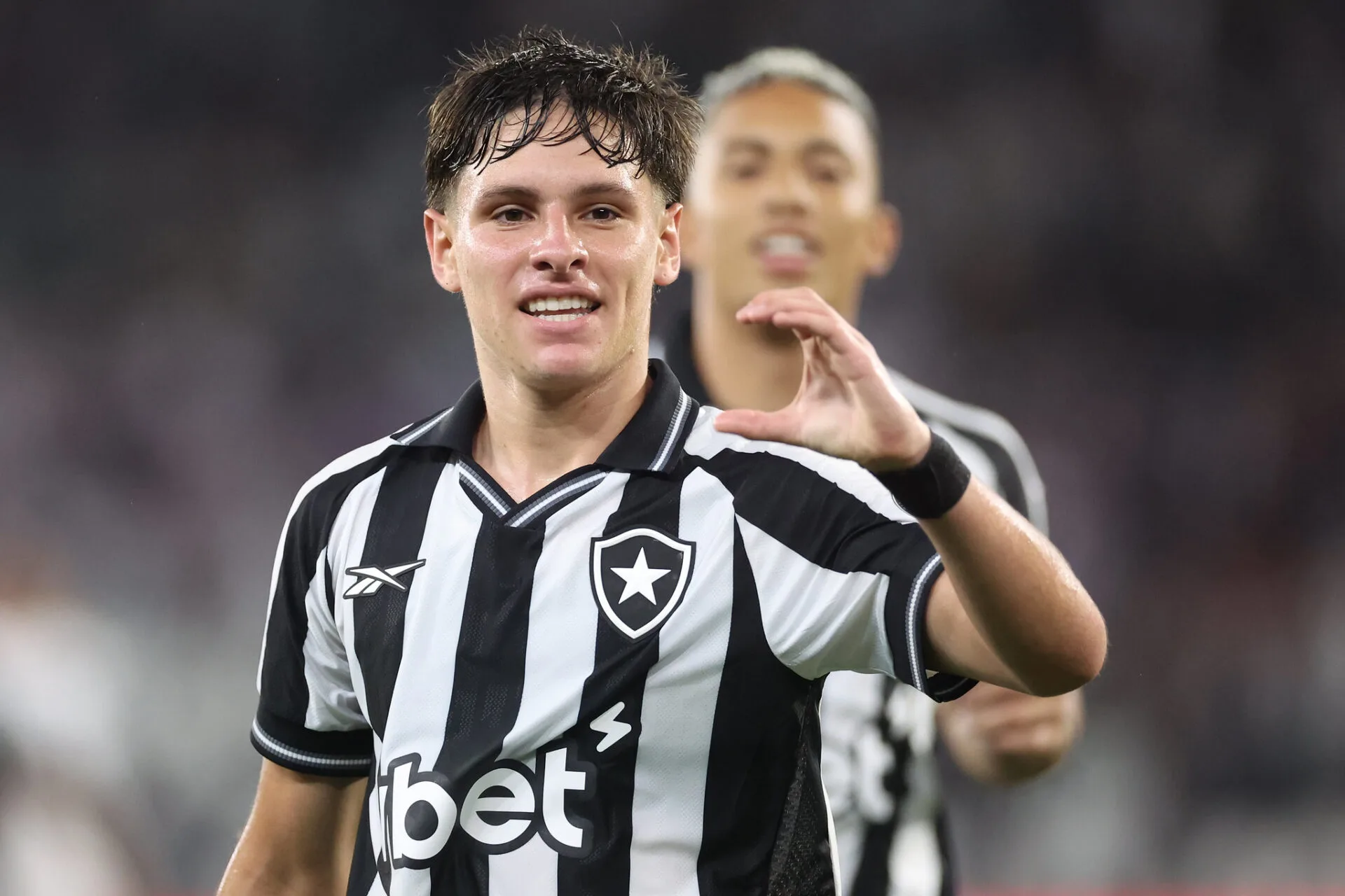 Botafogo busca venda de Montoro para equilibrar contas