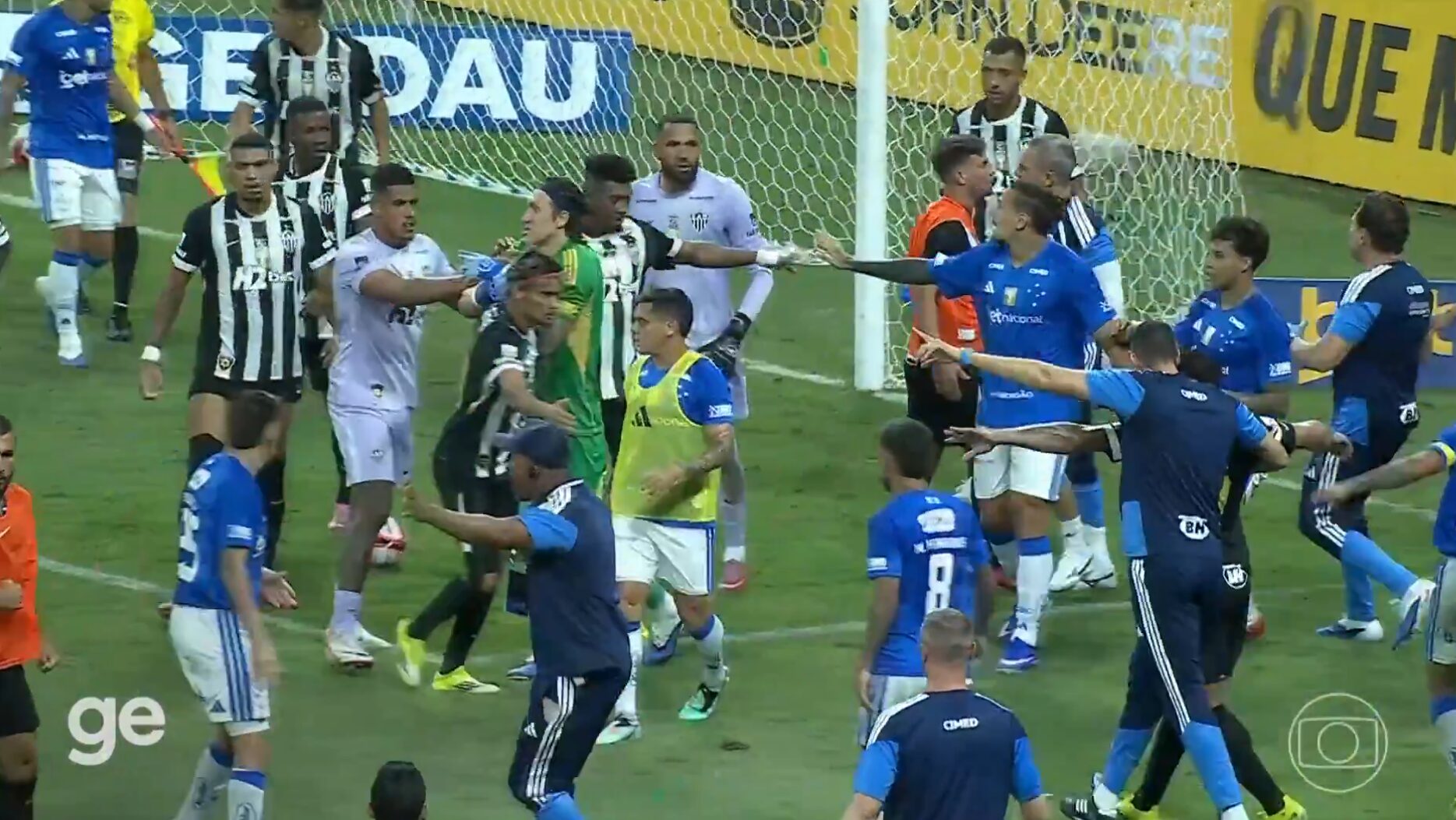 Cruzeiro e Atlético-MG se reencontram após final com 23 expulsões