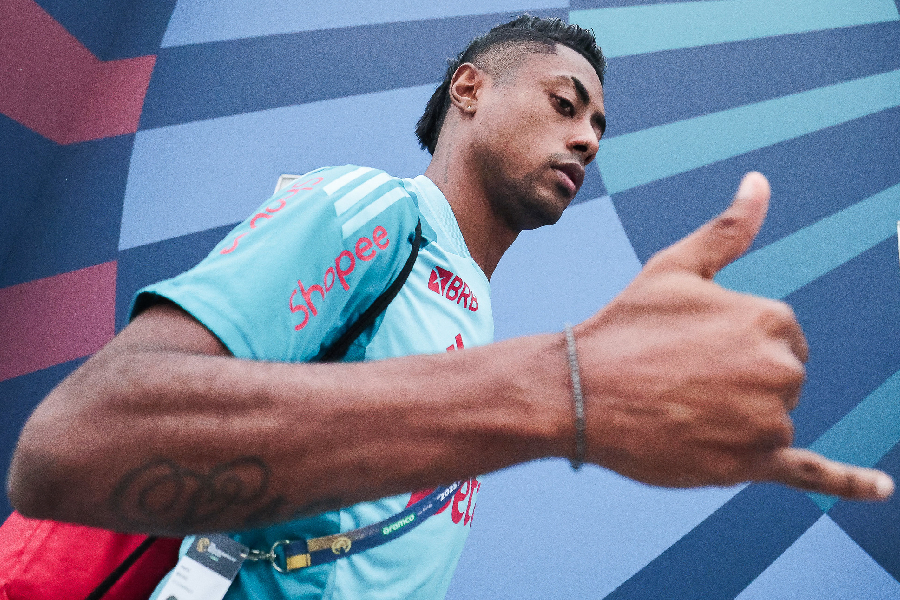 Flamengo renova contrato de Bruno Henrique até 2027