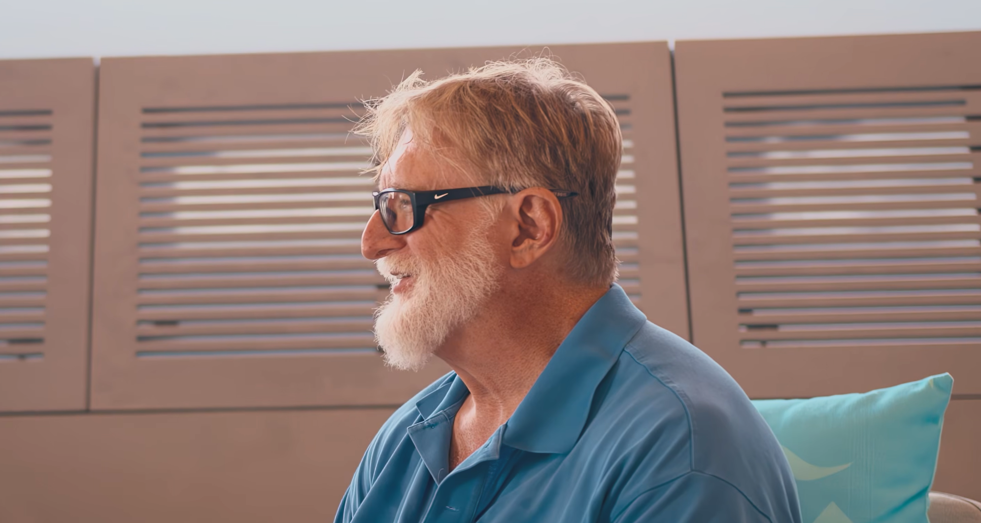 Gabe Newell aparece em comercial de megaiate e viraliza entre os jogadores