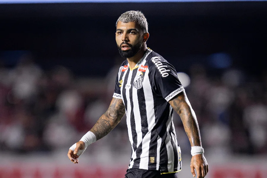 Gabigol responde Cuca após deixar campo depois de ser substituído