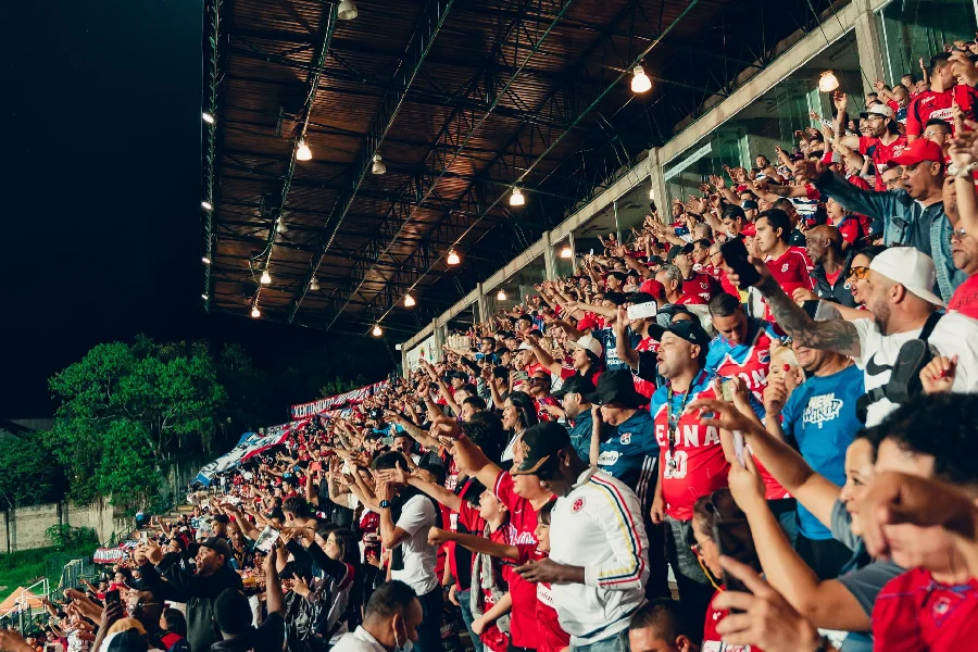 Independiente Medellín vive crise antes de enfrentar o Flamengo