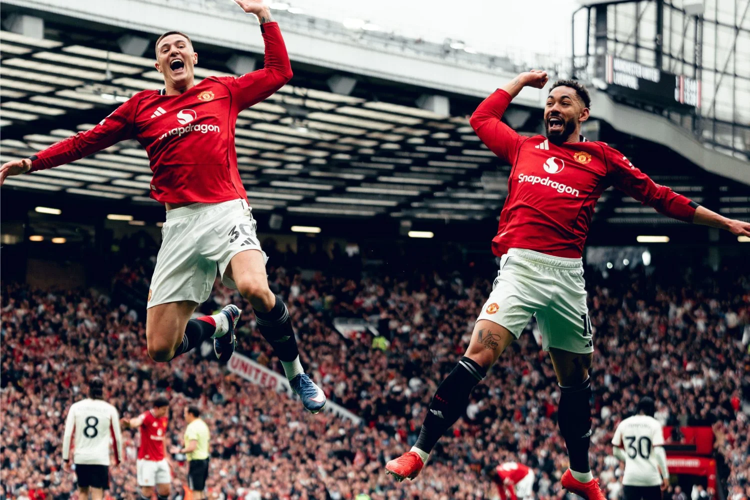 Matheus Cunha deixa o dele, Manchester United vence o Liverpool e assegura vaga na Champions