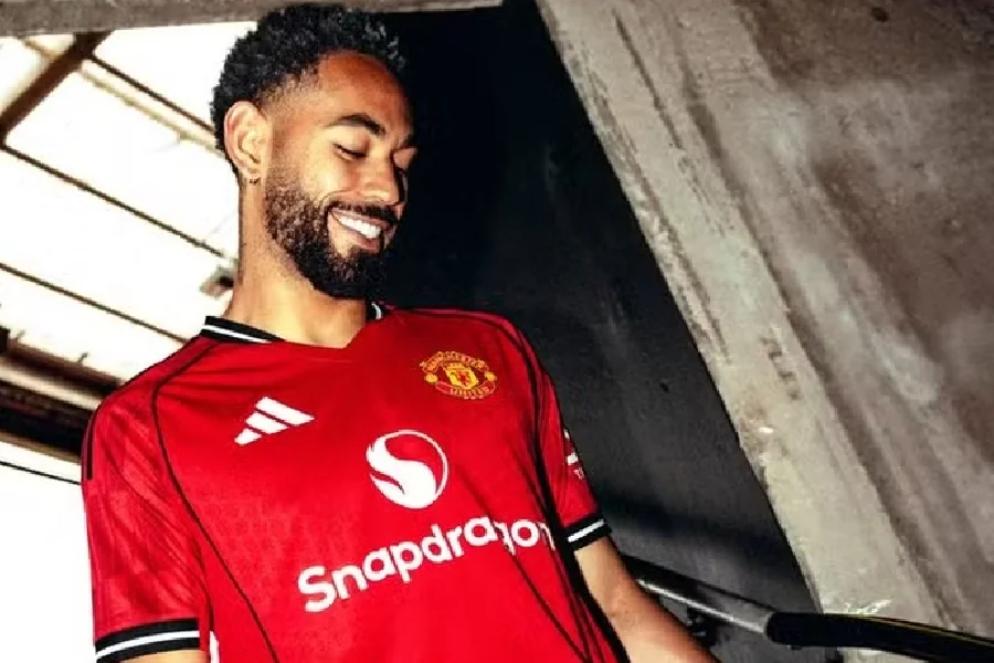 Manchester United planeja lista de dispensa com13 jogadores