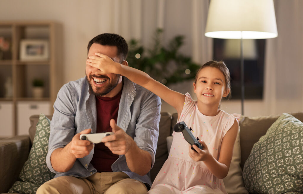 Pais gamers: famílias que jogam juntas acabam ficando mais conectadas, revela estudo